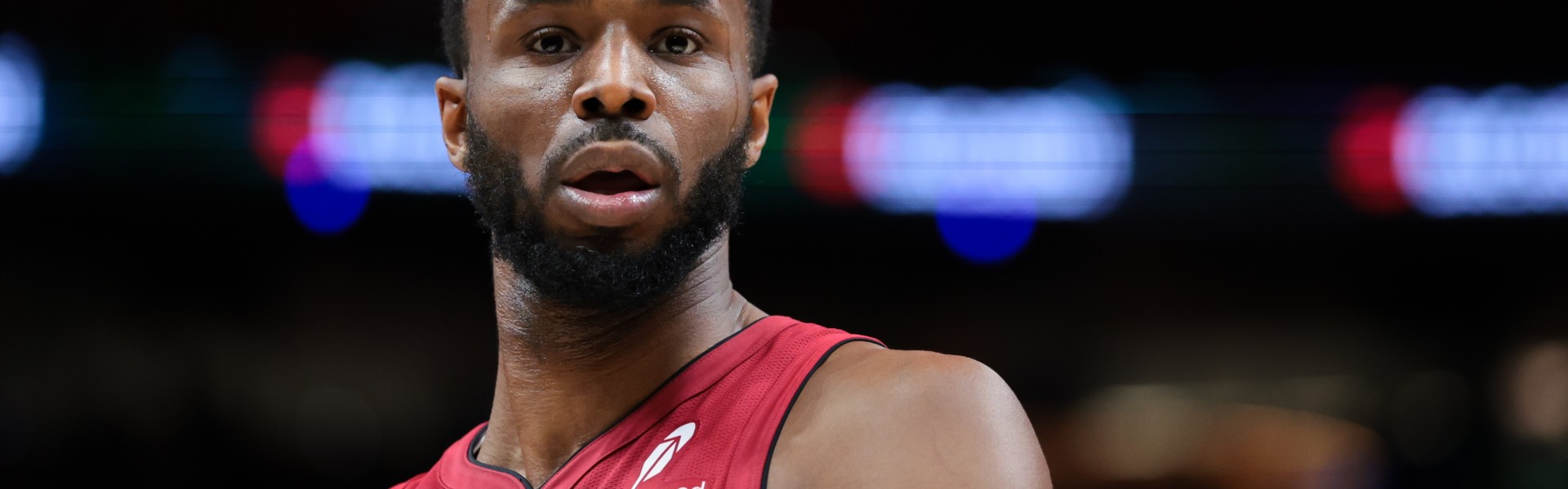 电竞赛事-彻底迷失！维金斯6中2仅得到5分1板2助1帽 三分4中1