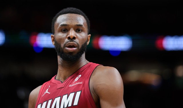 电竞赛事-彻底迷失！维金斯6中2仅得到5分1板2助1帽 三分4中1